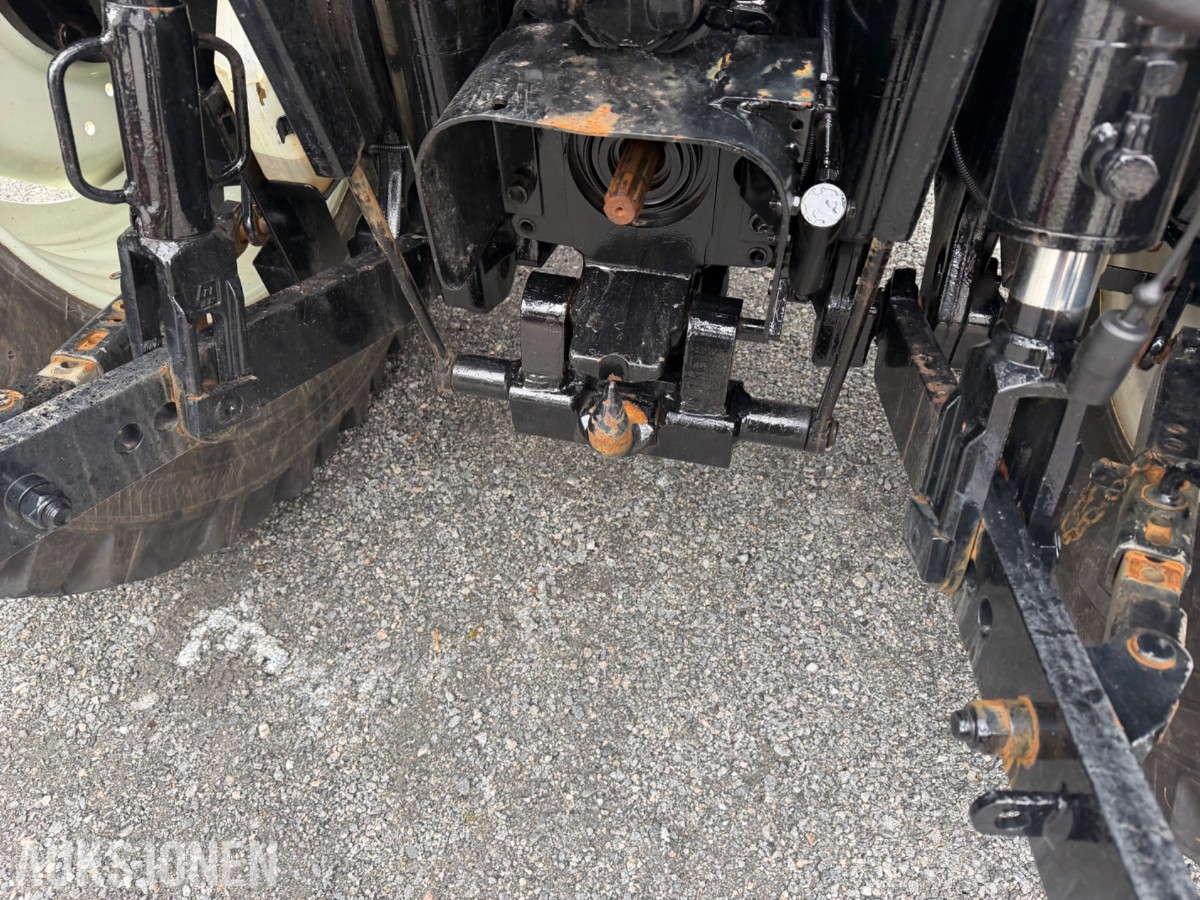 2006 Valtra T190 Traktor, frontlaster, 250 hk, brøyteplate og kjettinger