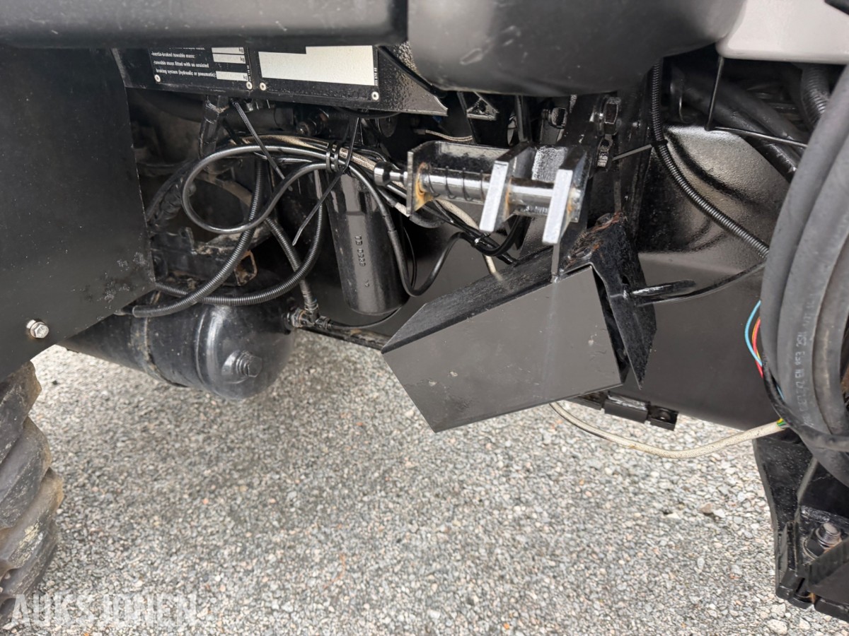 2006 Valtra T190 Traktor, frontlaster, 250 hk, brøyteplate og kjettinger