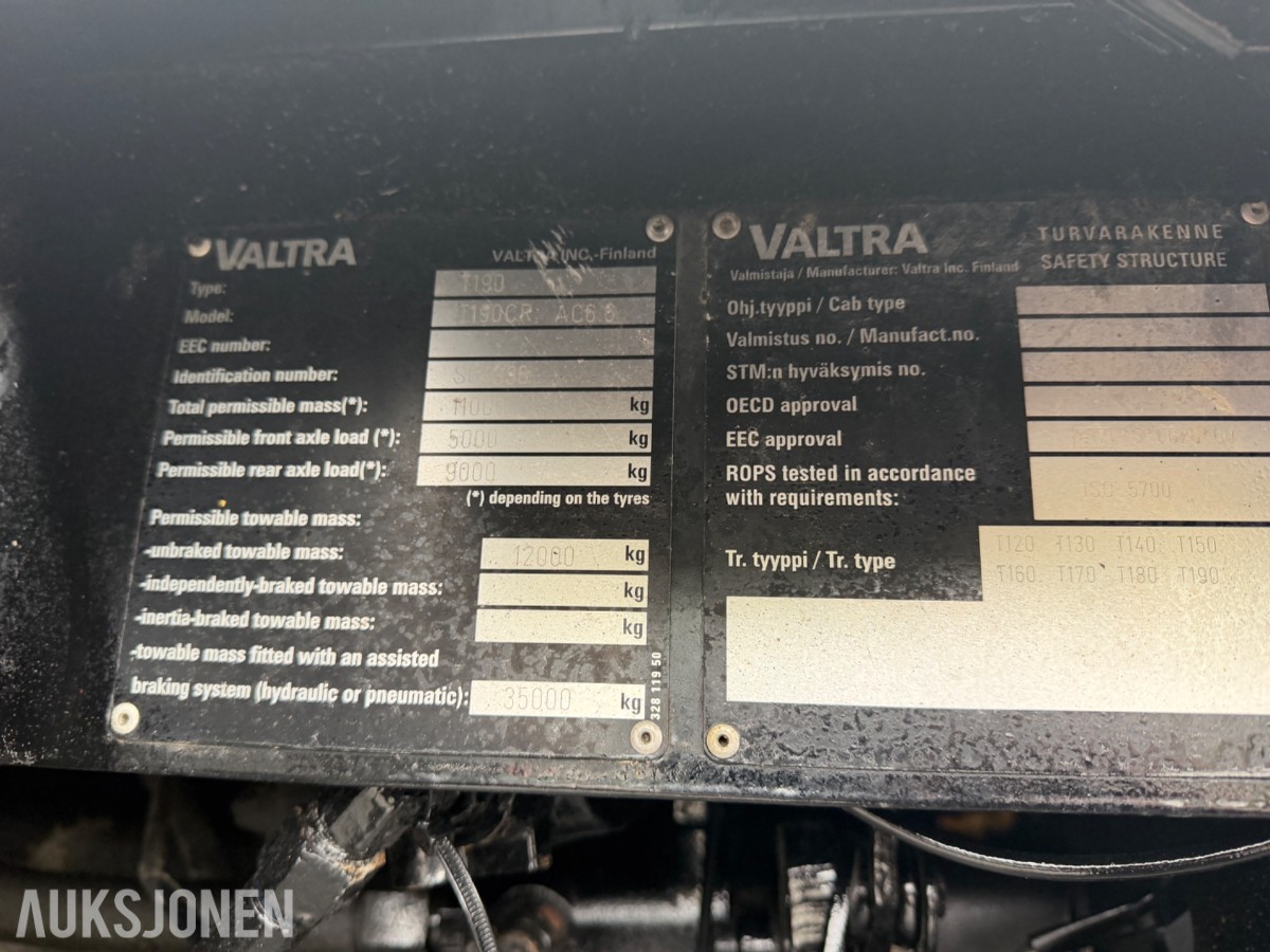 2006 Valtra T190 Traktor, frontlaster, 250 hk, brøyteplate og kjettinger