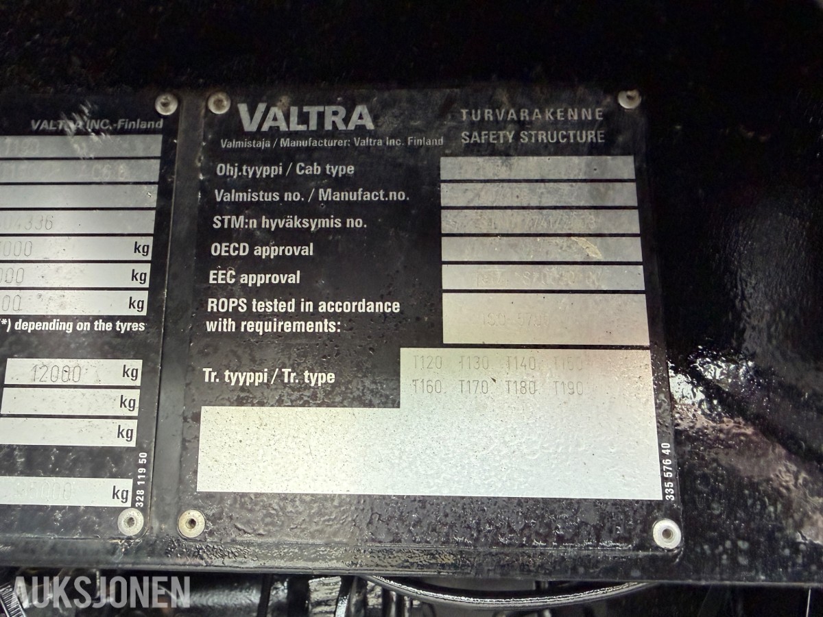 2006 Valtra T190 Traktor, frontlaster, 250 hk, brøyteplate og kjettinger