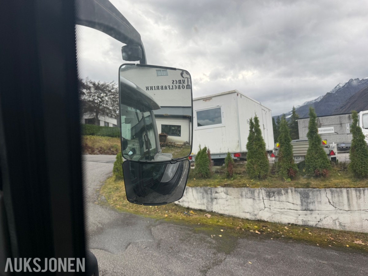 2006 Valtra T190 Traktor, frontlaster, 250 hk, brøyteplate og kjettinger