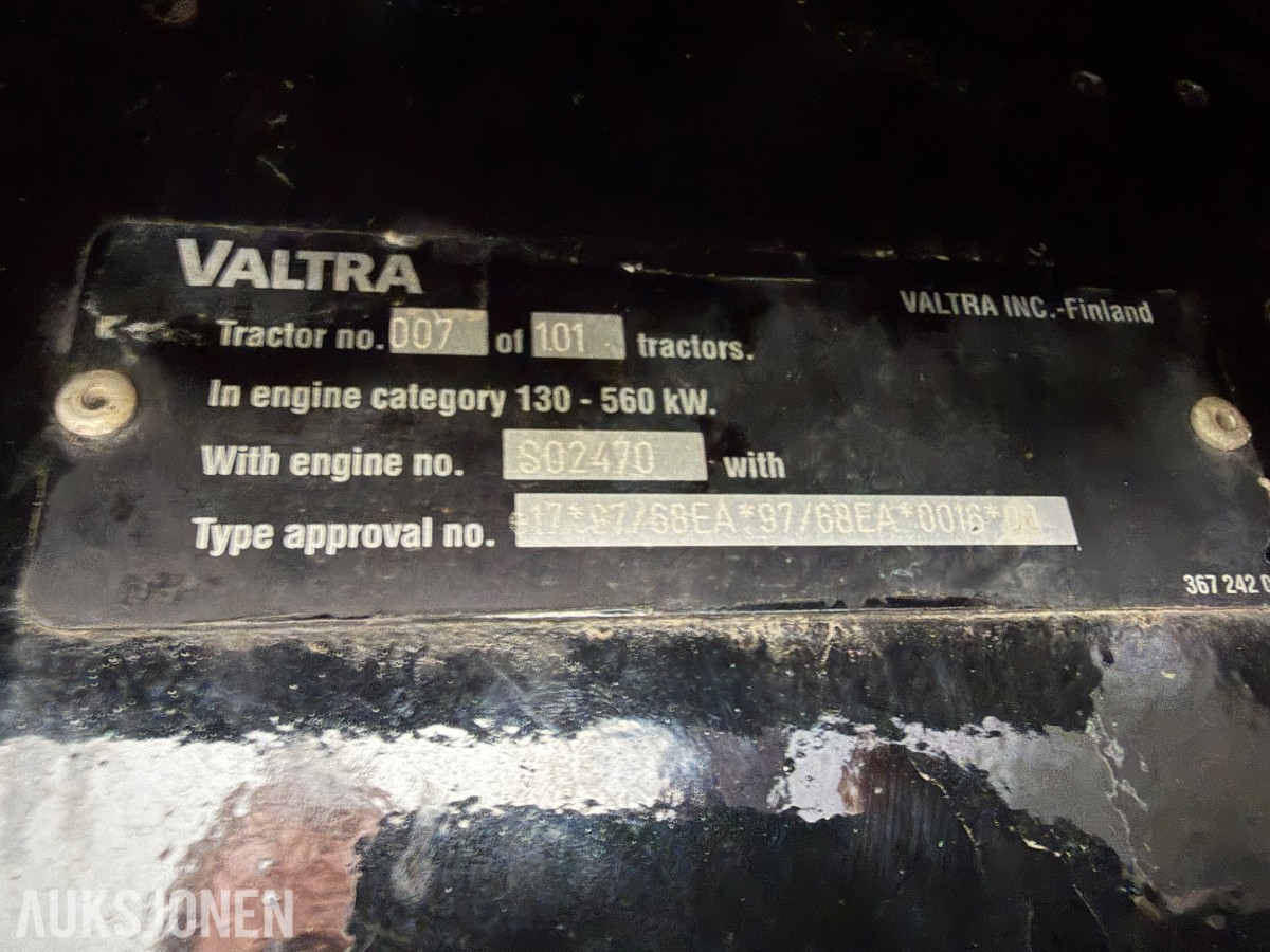 2006 Valtra T190 Traktor, frontlaster, 250 hk, brøyteplate og kjettinger
