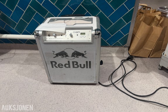 ION Audio Block Rocker Bluetooth M5, bærbar høyttaler med Red Bull logo
