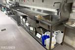 Arbeidsbenk i rustfritt stål med kum og oppbevaringshylle