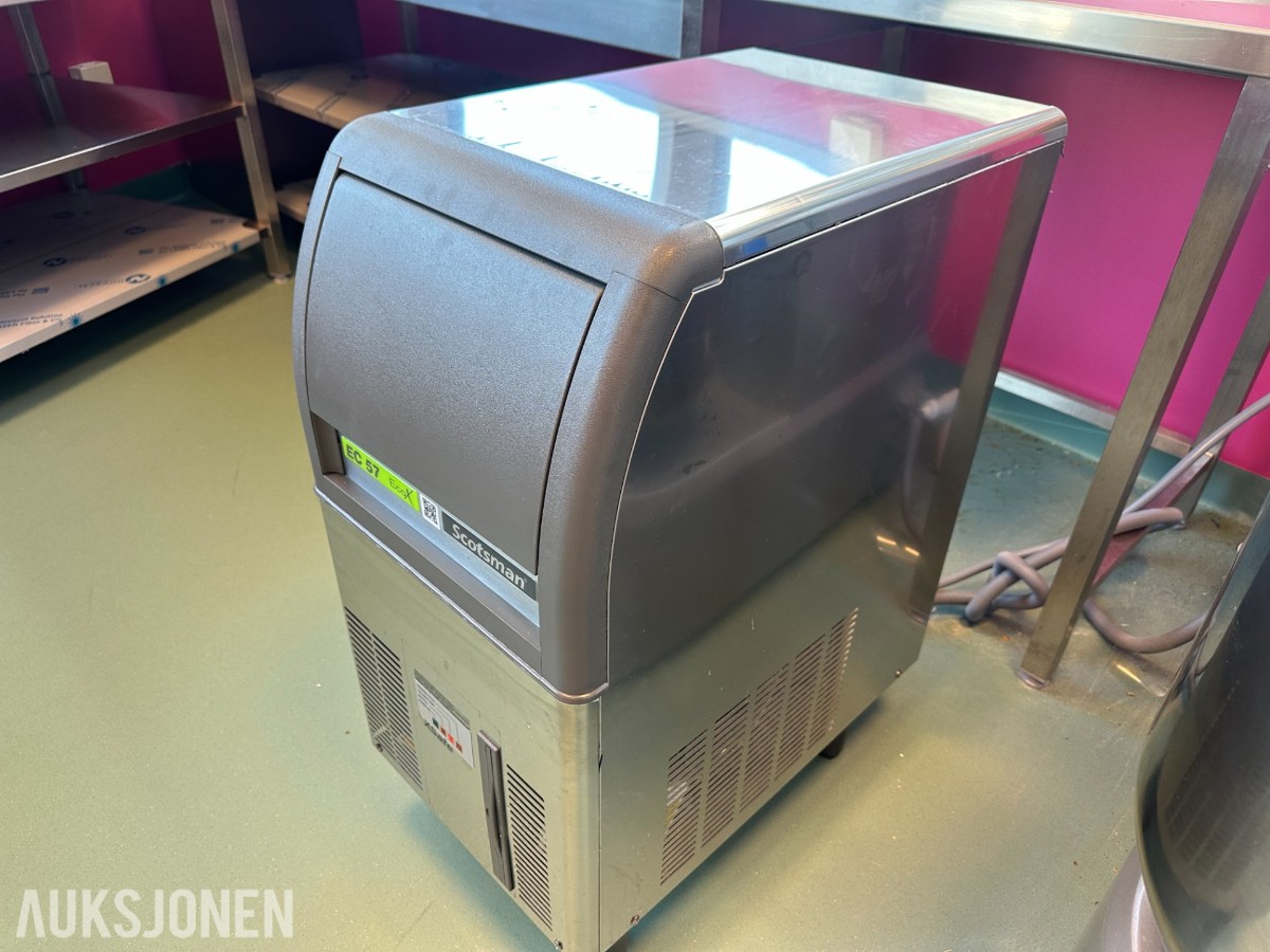 Scotsman EC 57 EcoX Ismaskin | Integrert isbeholder | 230V