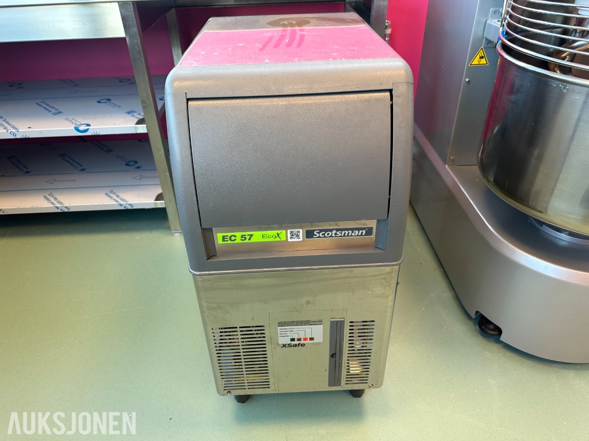 Scotsman EC 57 EcoX Ismaskin | Integrert isbeholder | 230V