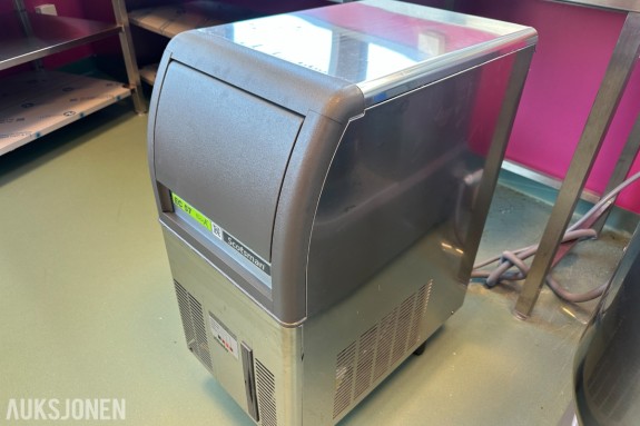 Scotsman EC 57 EcoX Ismaskin | Integrert isbeholder | 230V