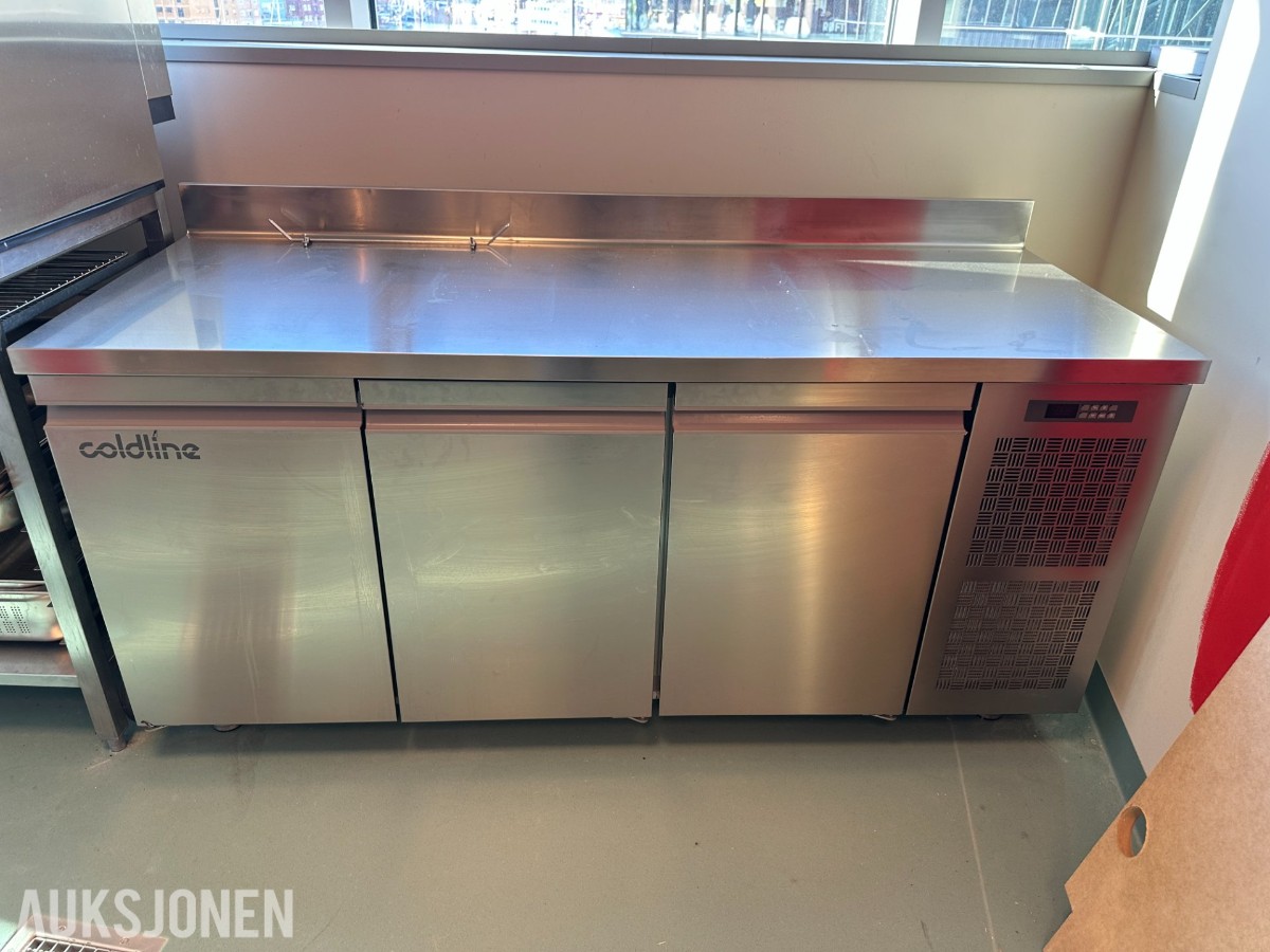 2025 Coldline TA17/1ME-710 kjølebenk | 3 dører | Rustfri