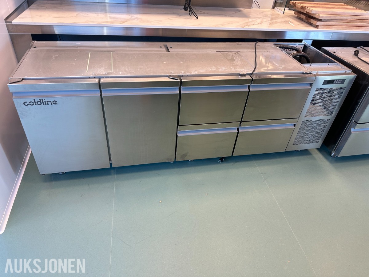 2025 Coldline TS21/4ME-710 kjølebenk | 4 skuffer | 2 dører