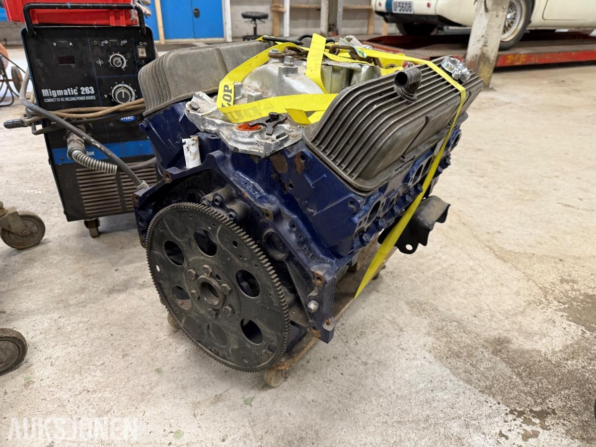 Chevrolet  305 motor med 2 stk fordelere