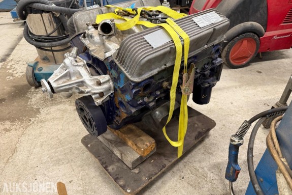 Chevrolet 305 motor med 2 stk fordelere