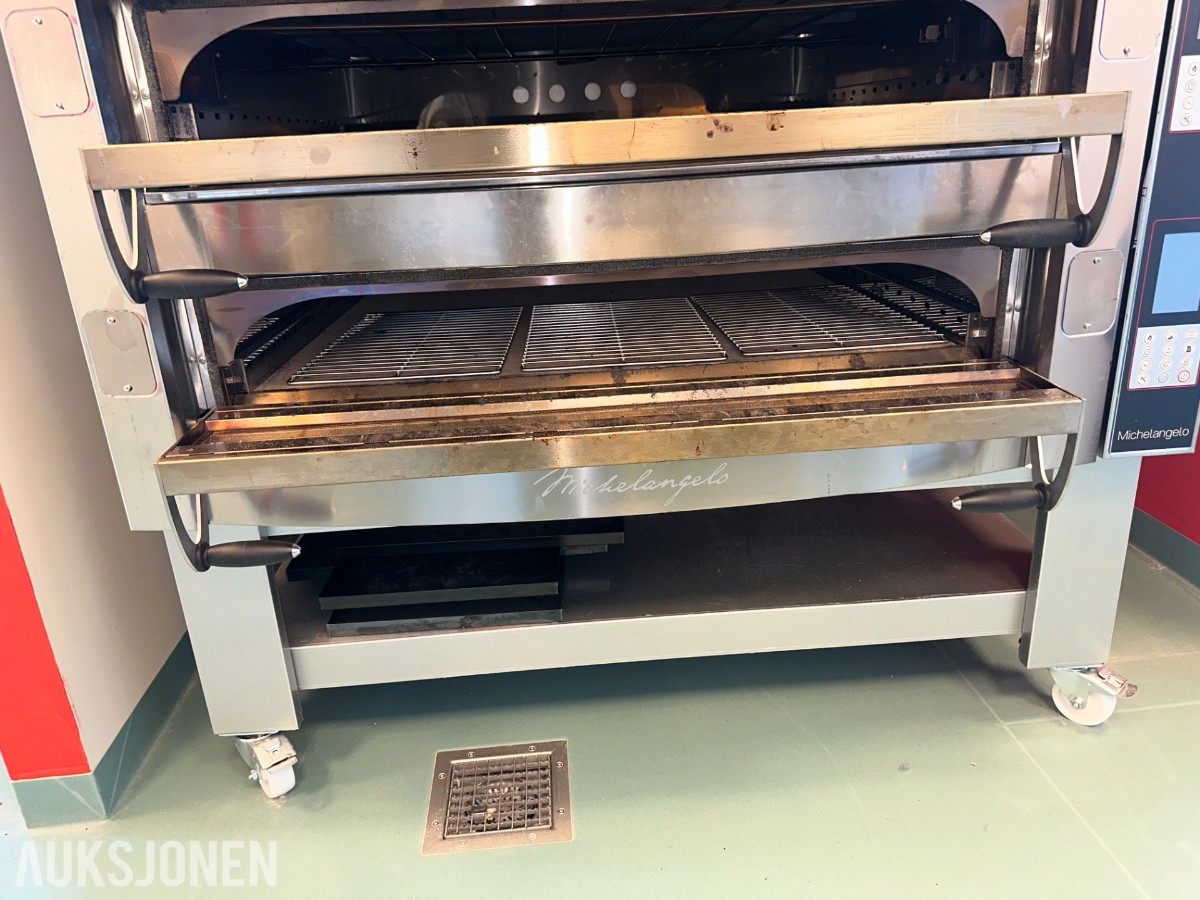 2025 Cuppone Michelangelo | 3-etasjes pizzaovn | Understell på hjul