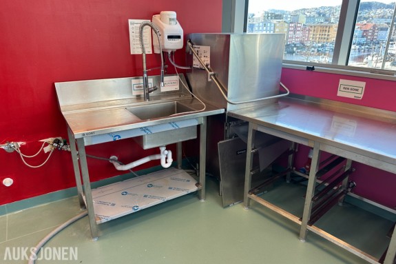 Komplett oppvask- og arbeidsstasjon i rustfritt stål | Comenda PC07 | Benker og hyller