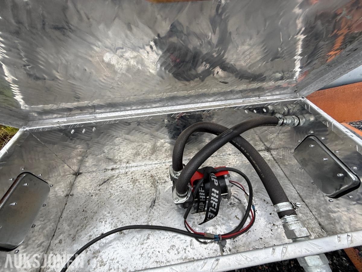 Ekstratank til lastebil med 24V Pumpe - 900-1000L