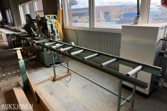 Industrielt saganlegg med kappsag - fresestasjon og rullebaner