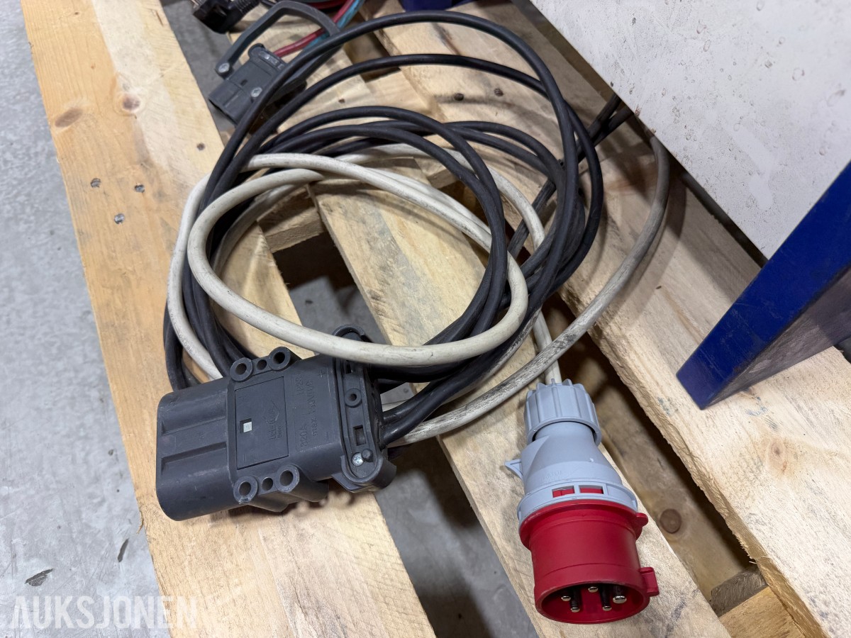 Hawker EnerSys TE 48V 80A og Micropower STC 24/40 batteriladere