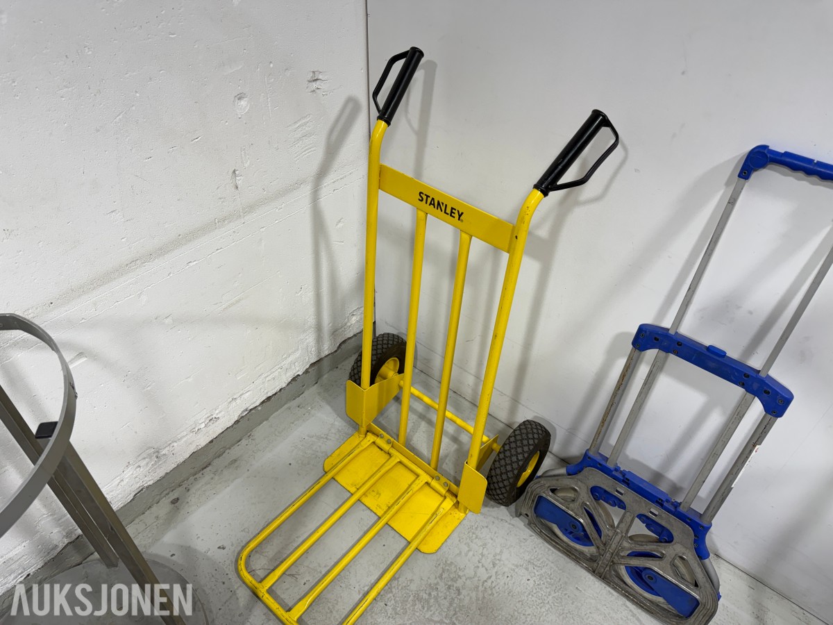 Parti sekketraller og avfallsstativ