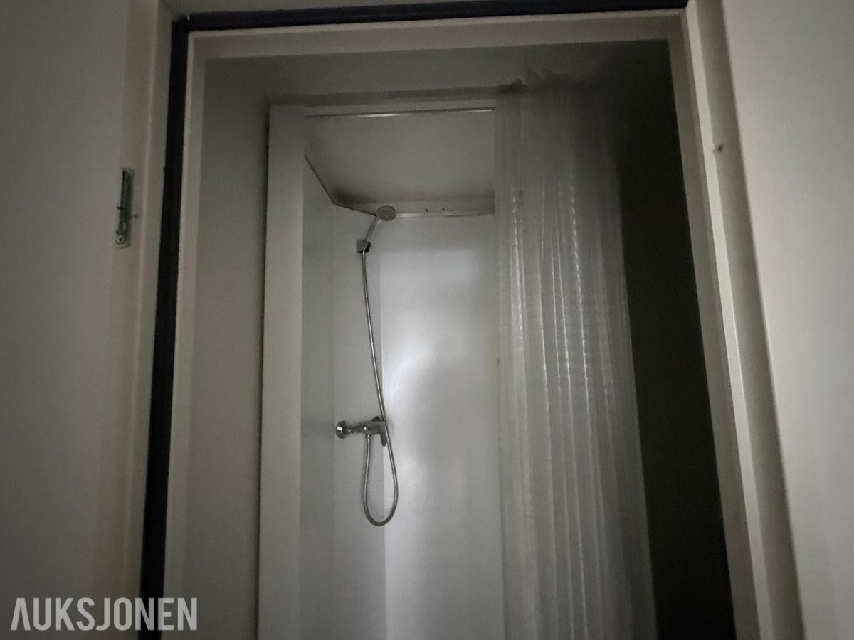 Garderobebrakke - Skiftebrakke med toalett, dusj ++