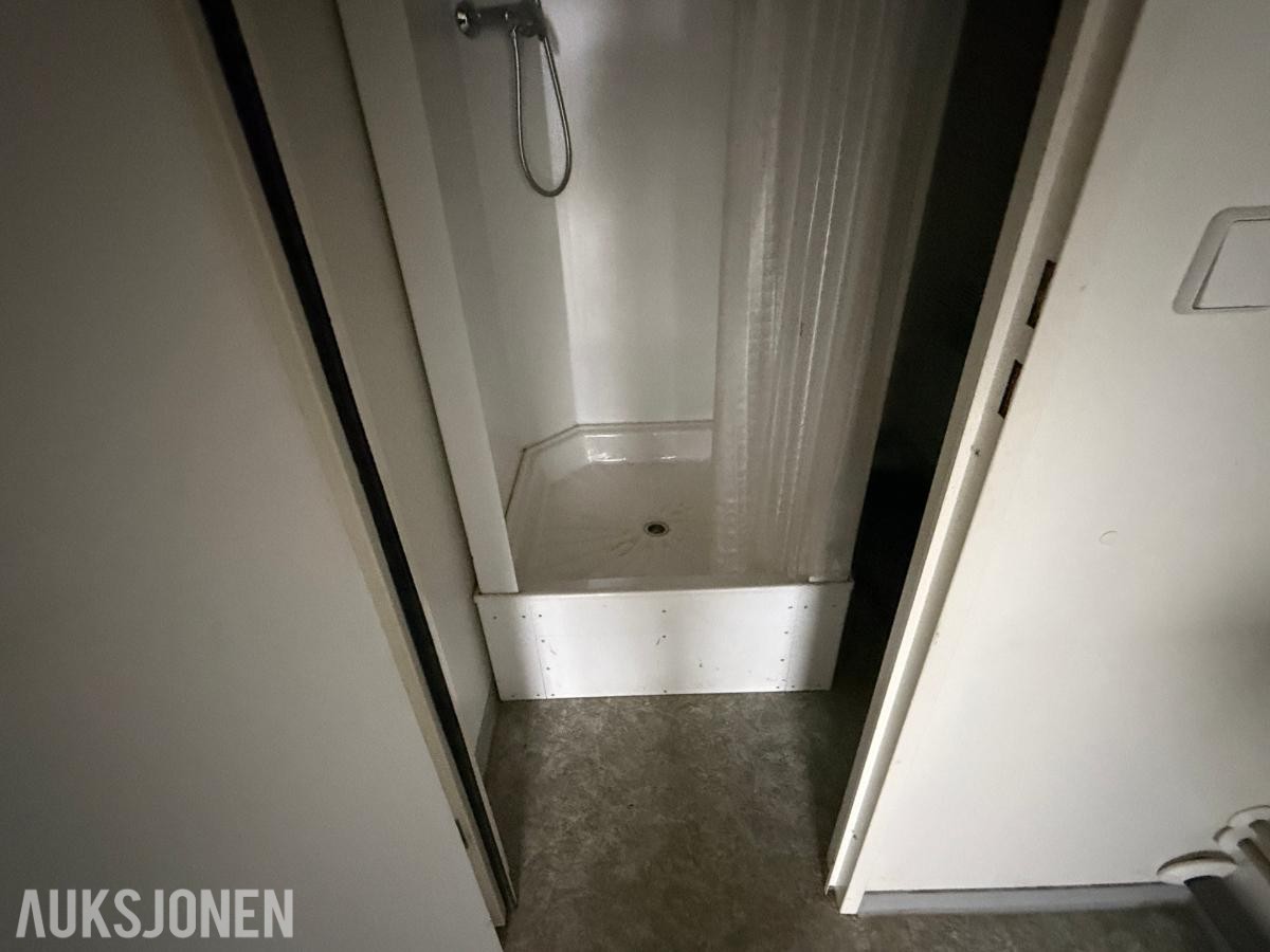 Garderobebrakke - Skiftebrakke med toalett, dusj ++
