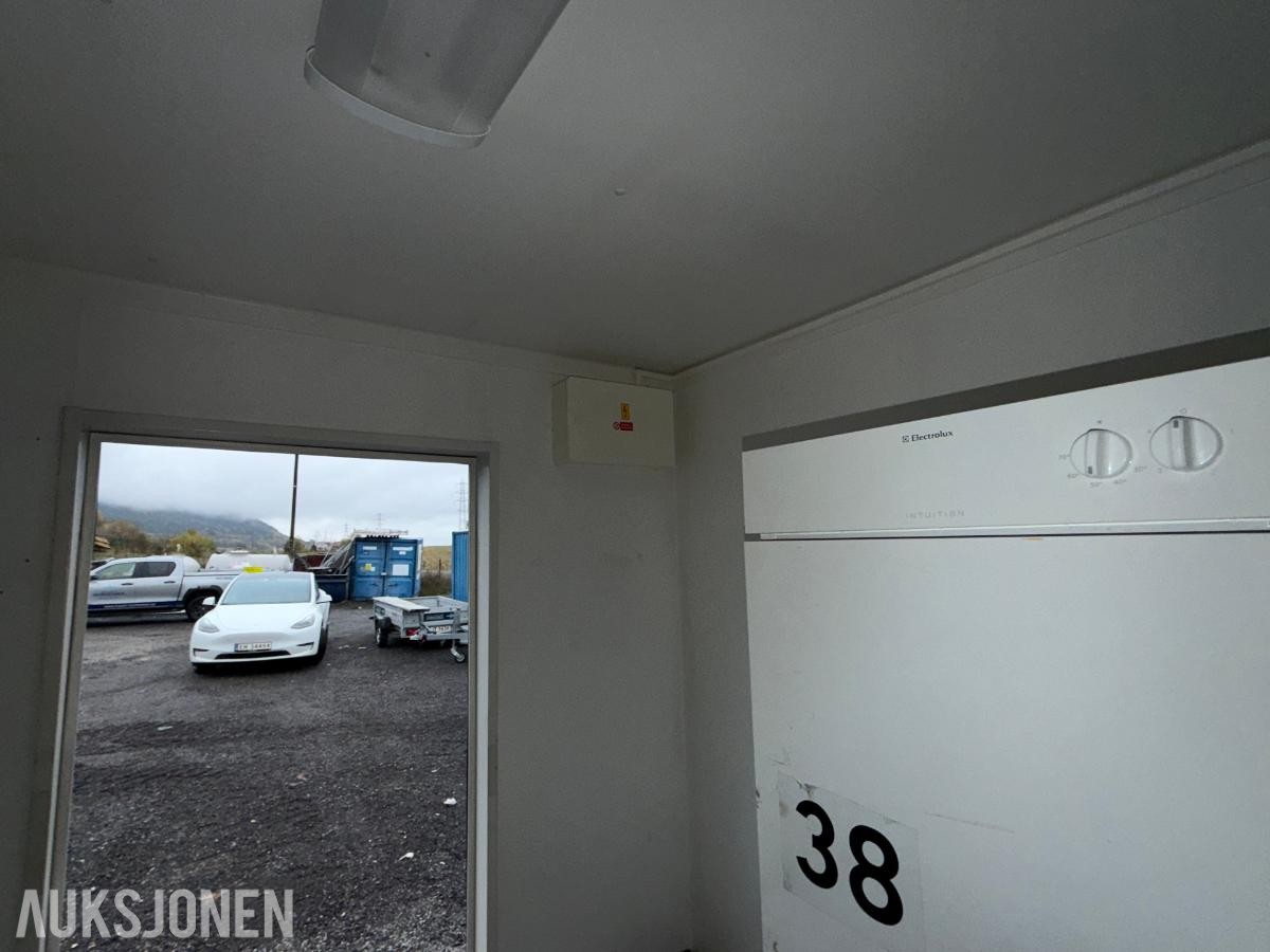 Garderobebrakke - Skiftebrakke med toalett, dusj ++