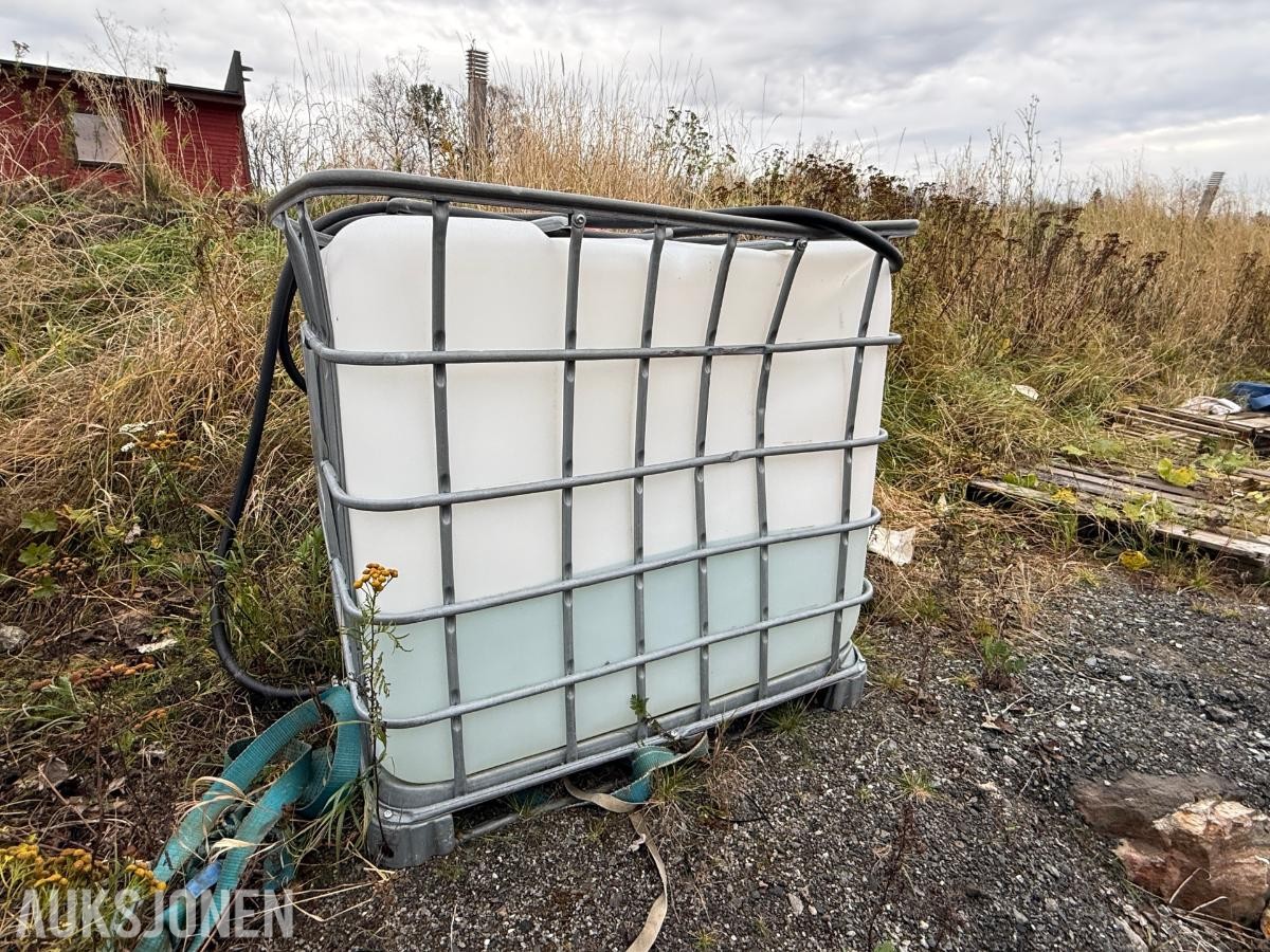 IBC med ca 400L AdBlue
