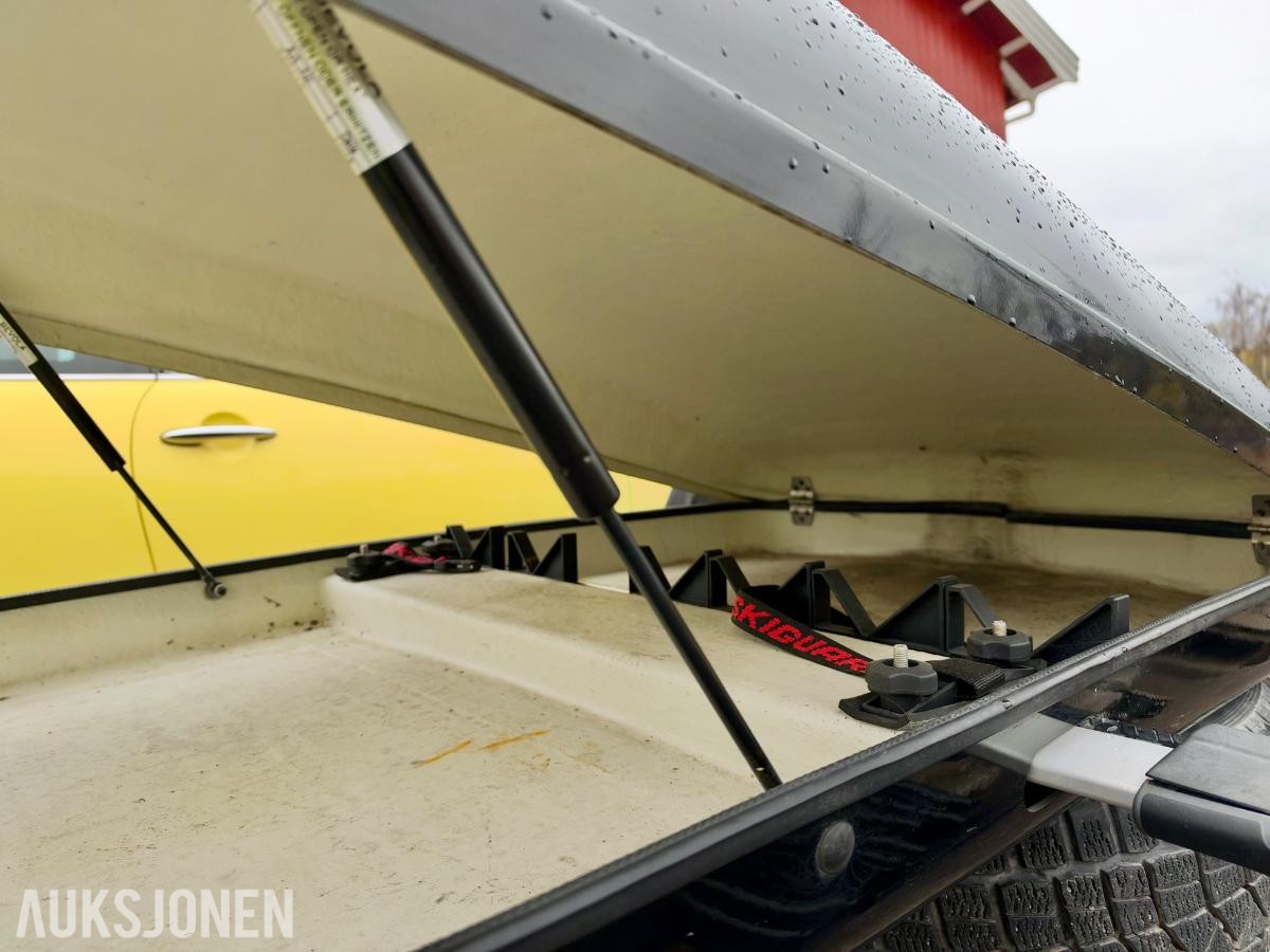 2022 Skiguard - Audi Etron 850