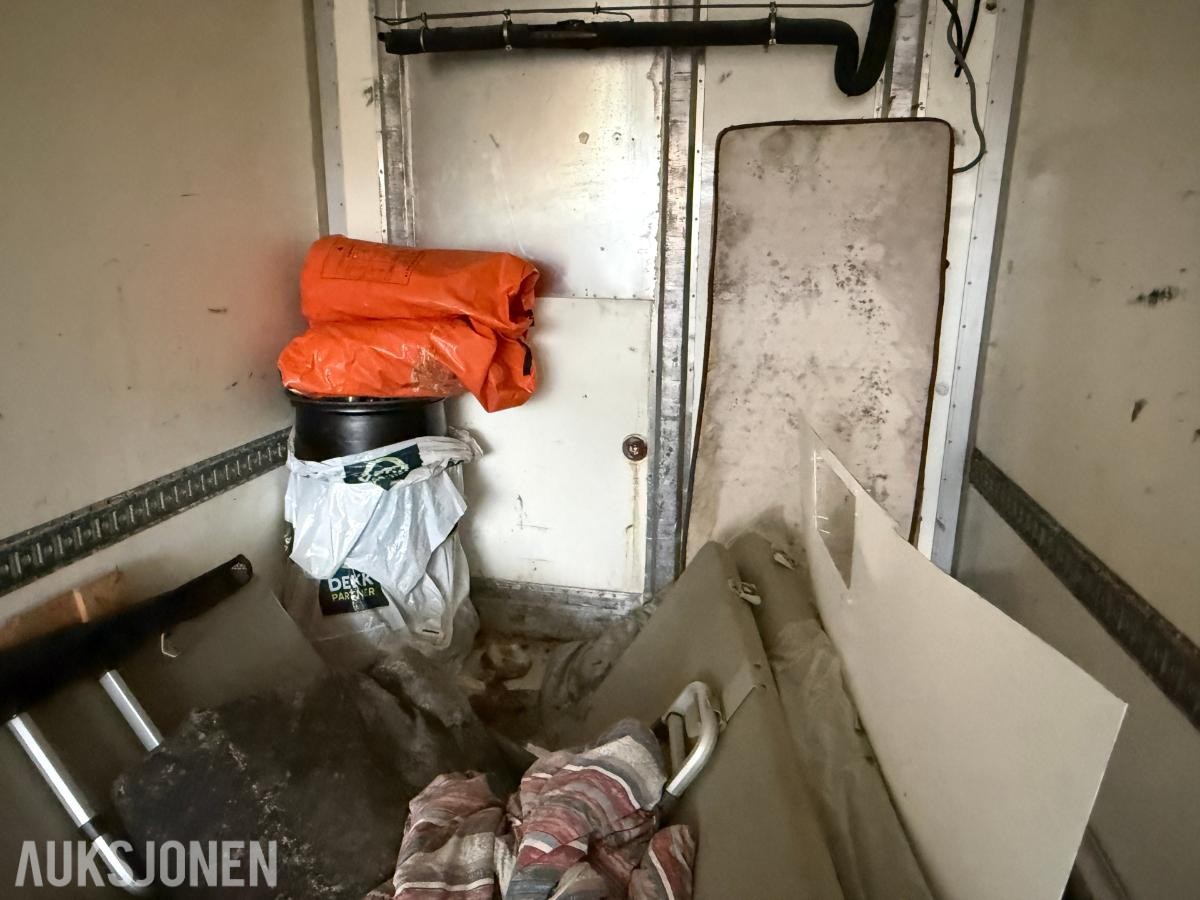 25 Fots isolert container med innhold
