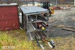 Treskur med tak og diverse rør/stål inkludert