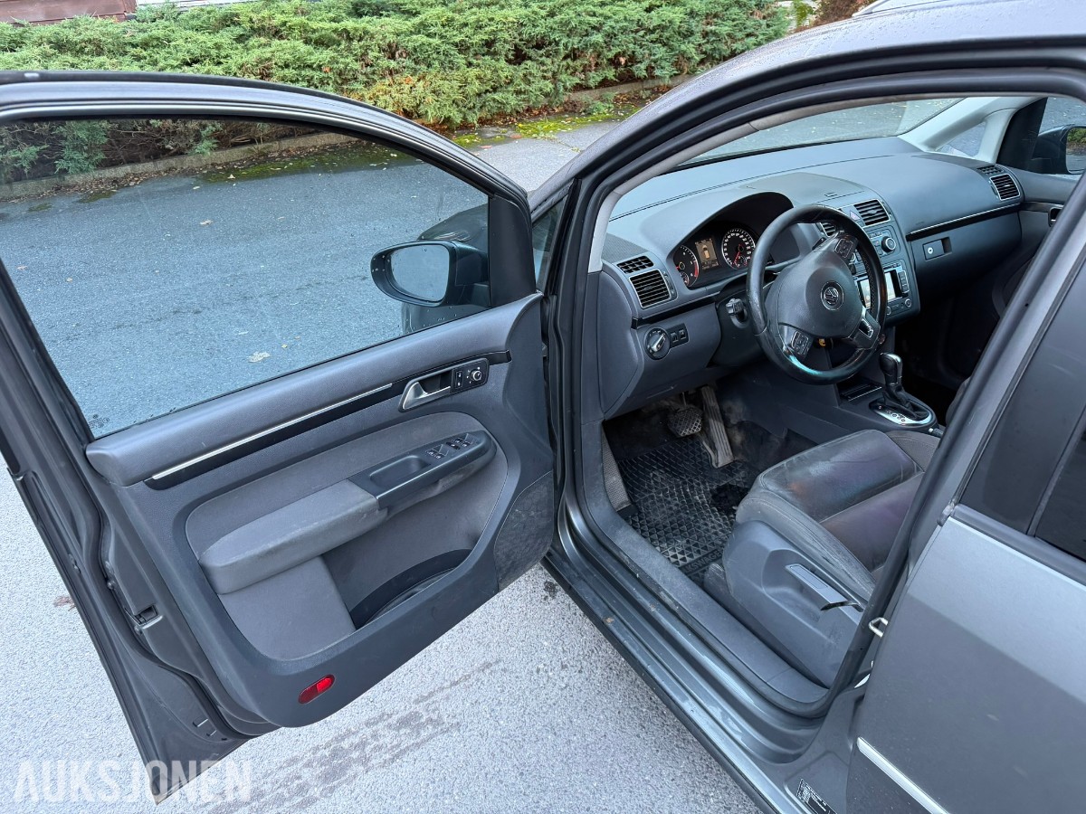 2011 Volkswagen Touran 170 HK AUT CRUISE HENGERFESTE VARMER NAVI 
