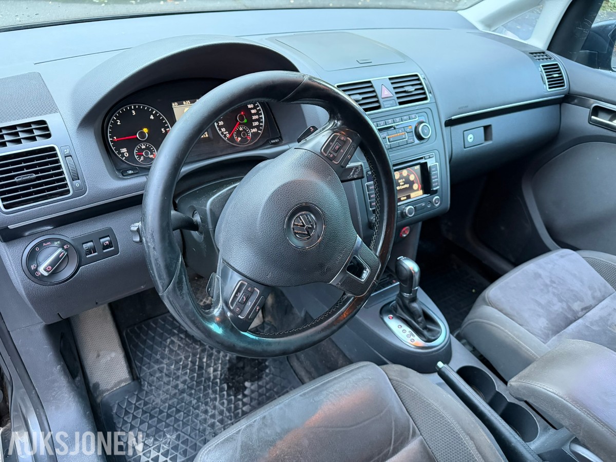 2011 Volkswagen Touran 170 HK AUT CRUISE HENGERFESTE VARMER NAVI 