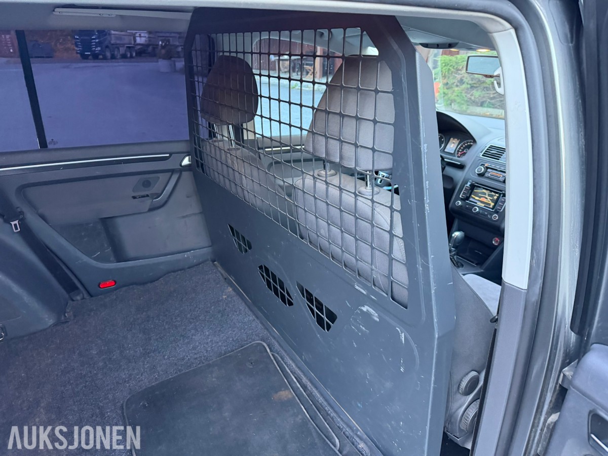 2011 Volkswagen Touran 170 HK AUT CRUISE HENGERFESTE VARMER NAVI 