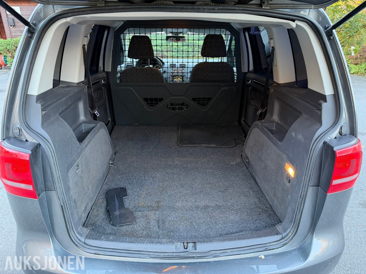 2011 Volkswagen Touran 170 HK AUT CRUISE HENGERFESTE VARMER NAVI 