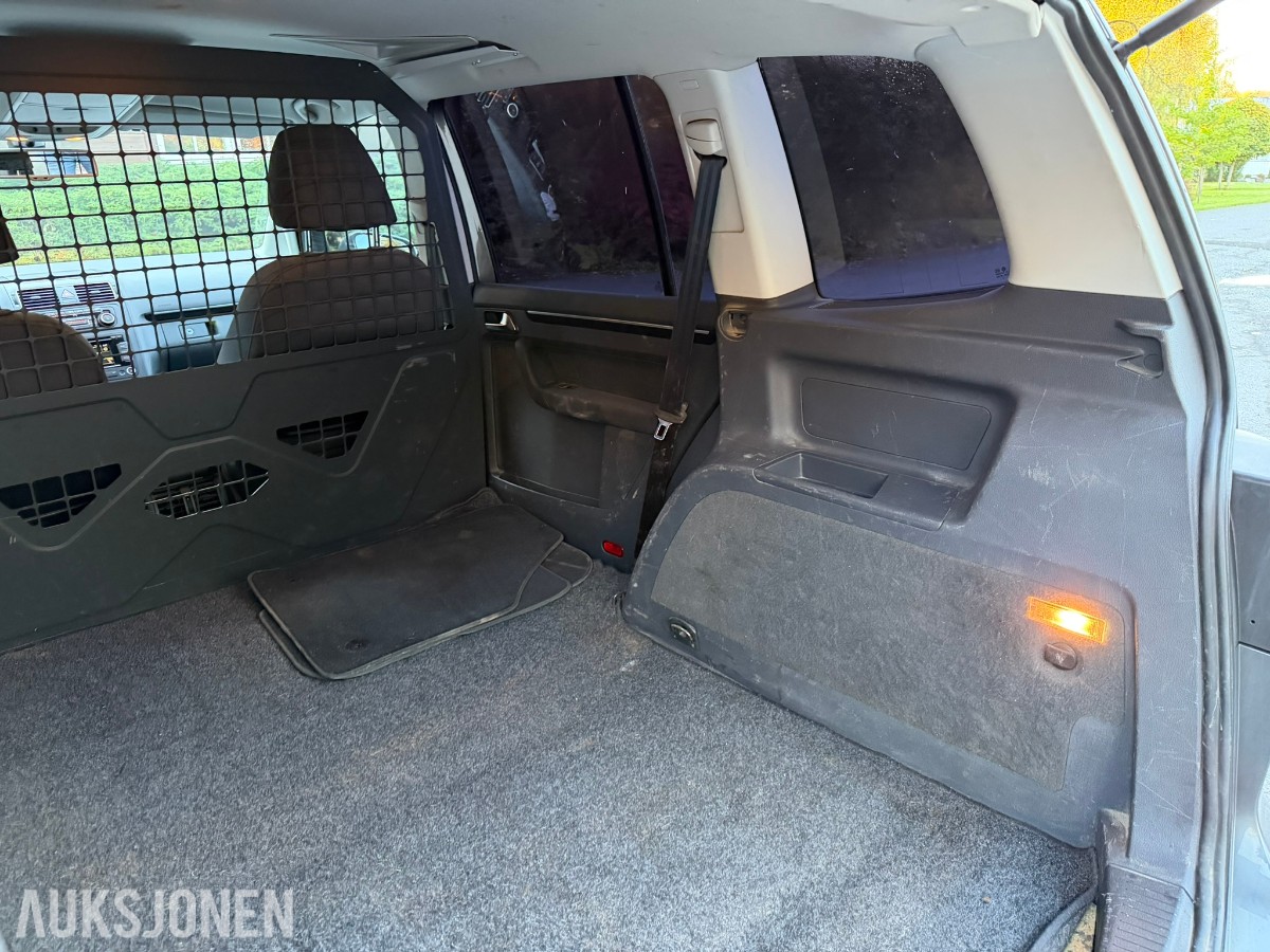 2011 Volkswagen Touran 170 HK AUT CRUISE HENGERFESTE VARMER NAVI 