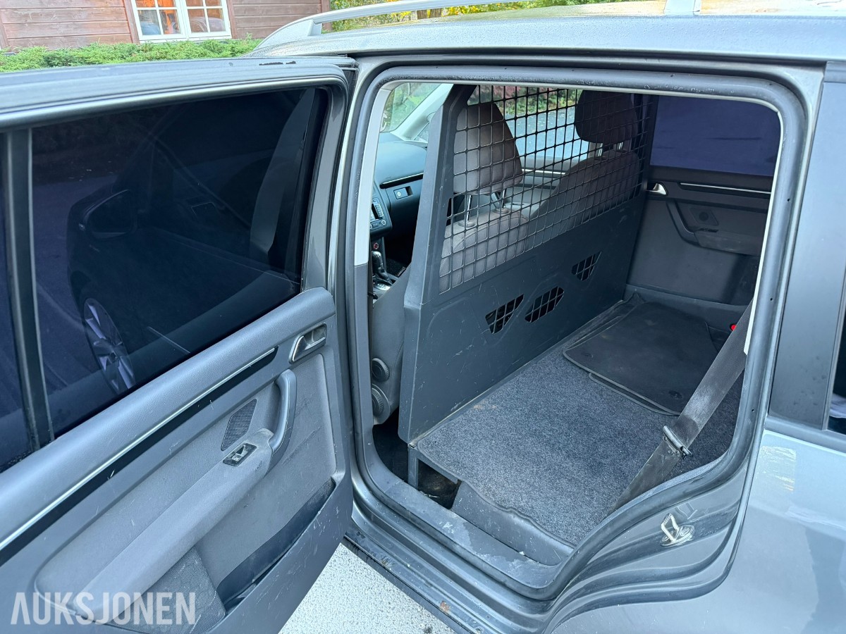 2011 Volkswagen Touran 170 HK AUT CRUISE HENGERFESTE VARMER NAVI 