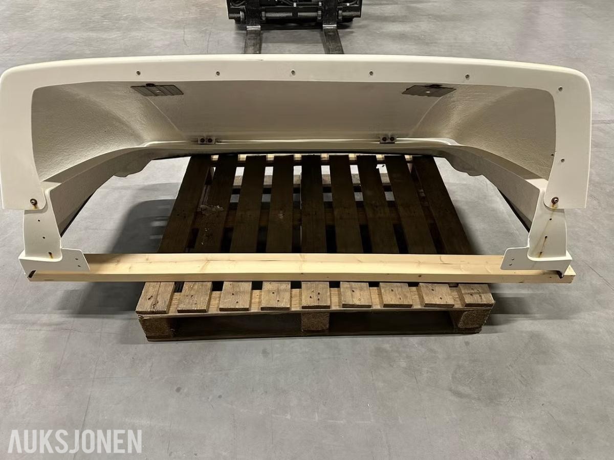 Takspoiler med lys til Iveco Daily