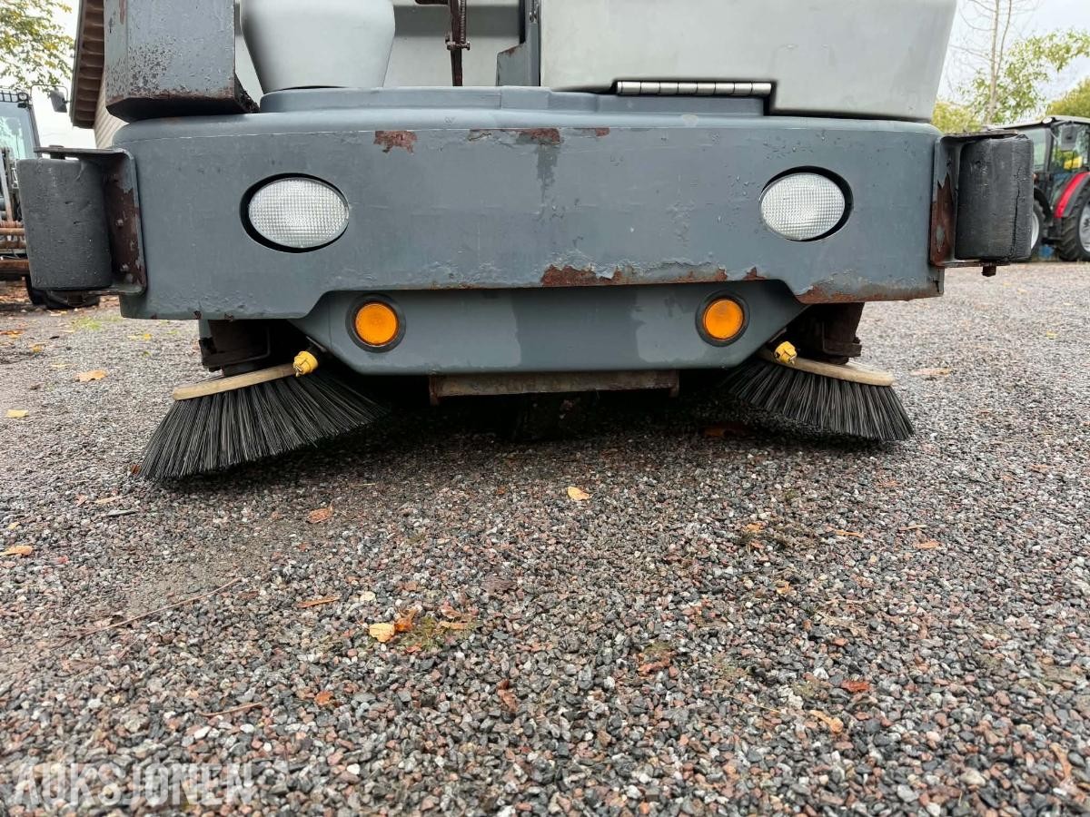 2012 Nilfisk SC8000 1300ER