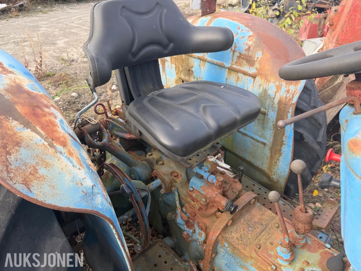 1900 Ford 2000 Traktor