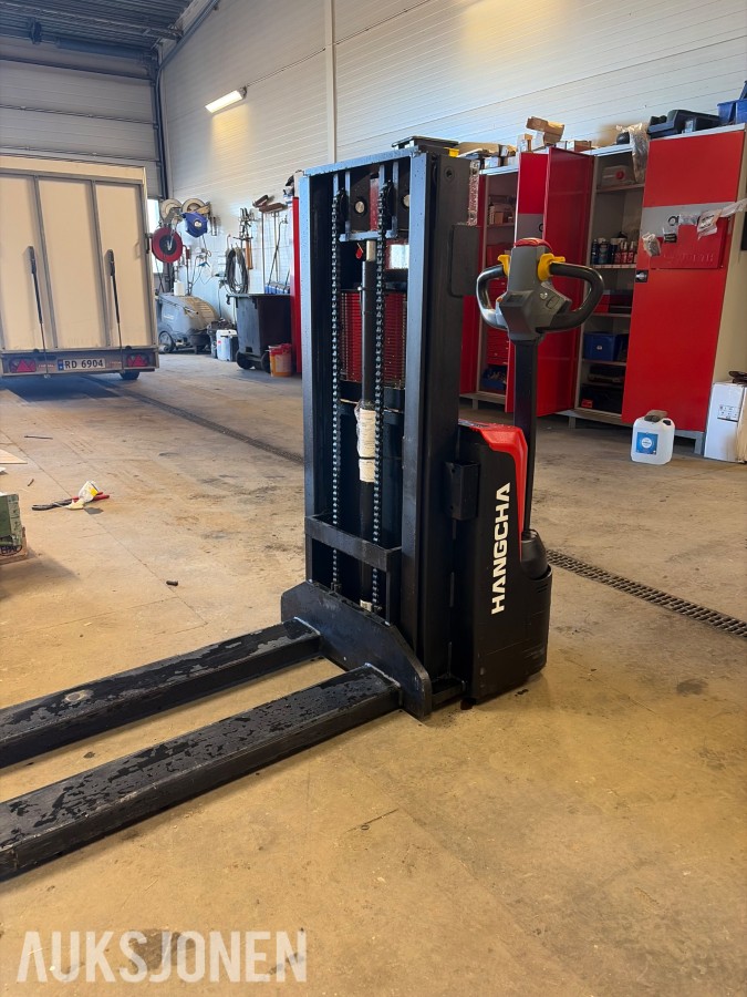 Hangcha CDD15-WS elektrisk stabler med pallegafler