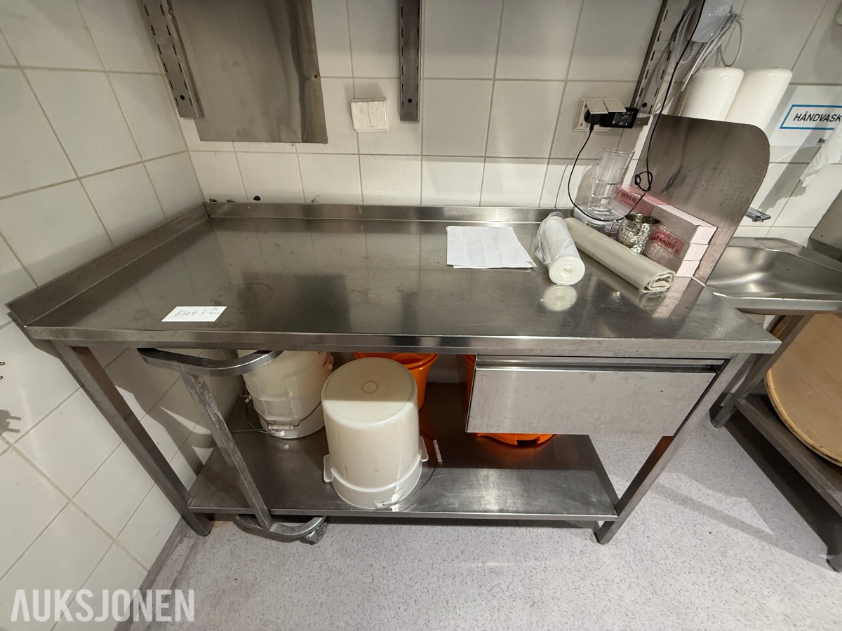 Rustfri arbeidsbenk med skuff og underhylle – Storkjøkken / restaurant