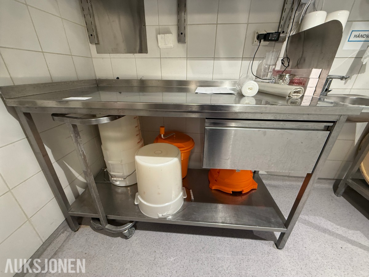 Rustfri arbeidsbenk med skuff og underhylle – Storkjøkken / restaurant