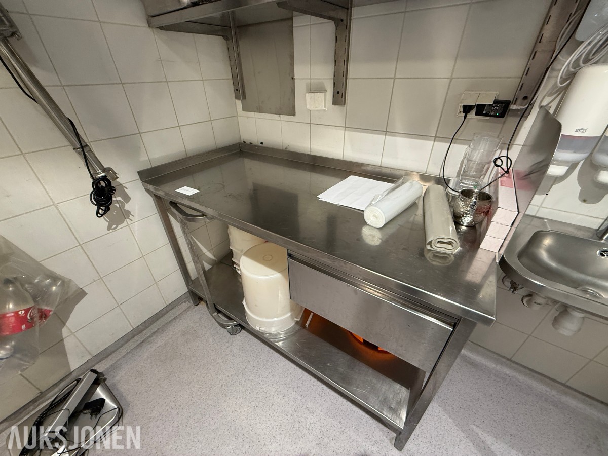 Rustfri arbeidsbenk med skuff og underhylle – Storkjøkken / restaurant