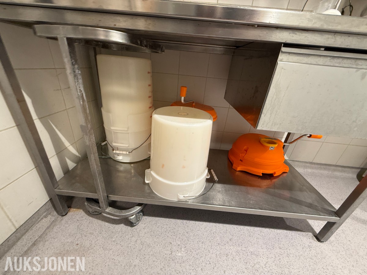 Rustfri arbeidsbenk med skuff og underhylle – Storkjøkken / restaurant