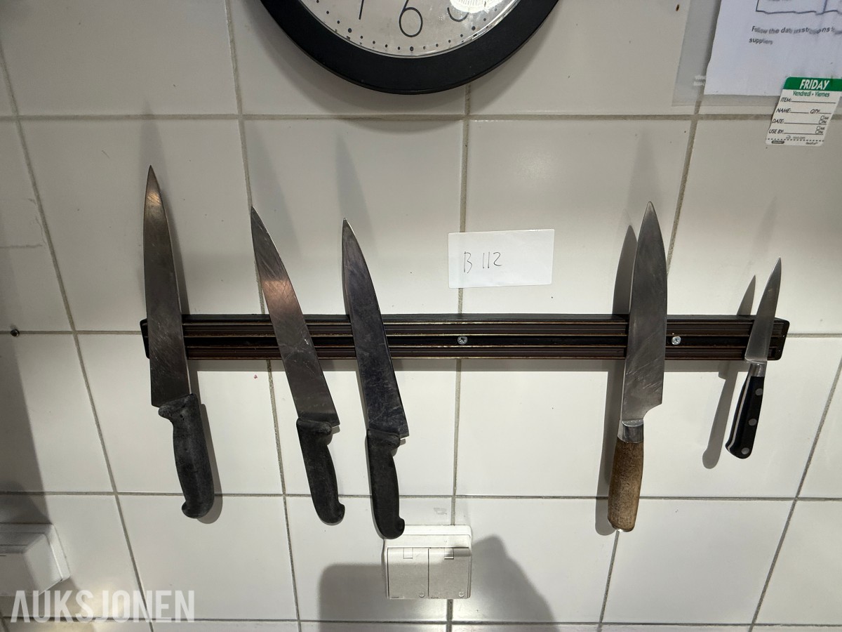 5 stk. kjøkkenkniver med magnetisk knivlist – B112