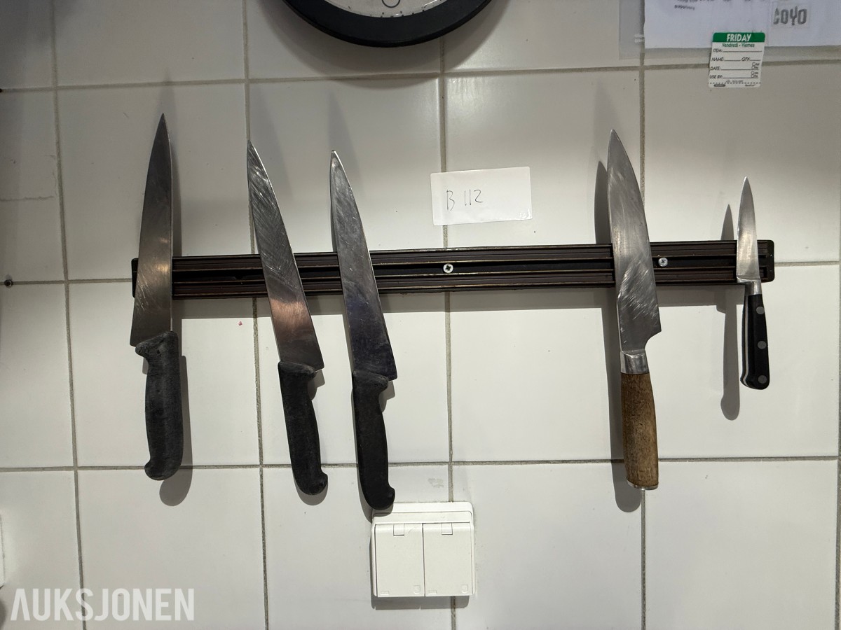 5 stk. kjøkkenkniver med magnetisk knivlist – B112