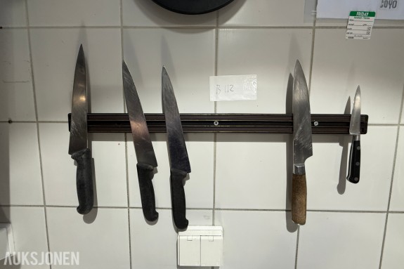 5 stk. kjøkkenkniver med magnetisk knivlist – B112