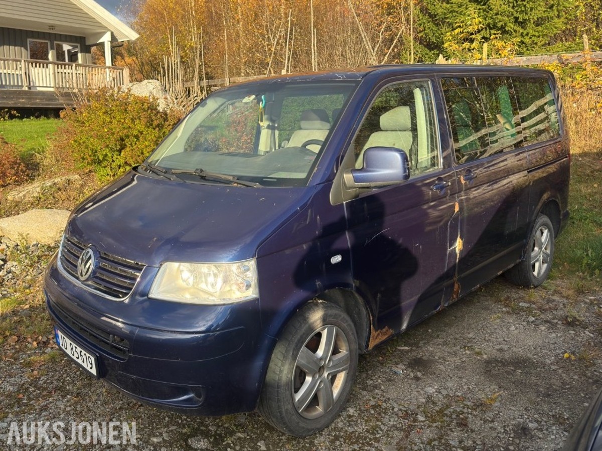2005 Volkswagen Caravelle 2,5 TDI 4motion, 6 seter, Delebil/reparasjons objekt