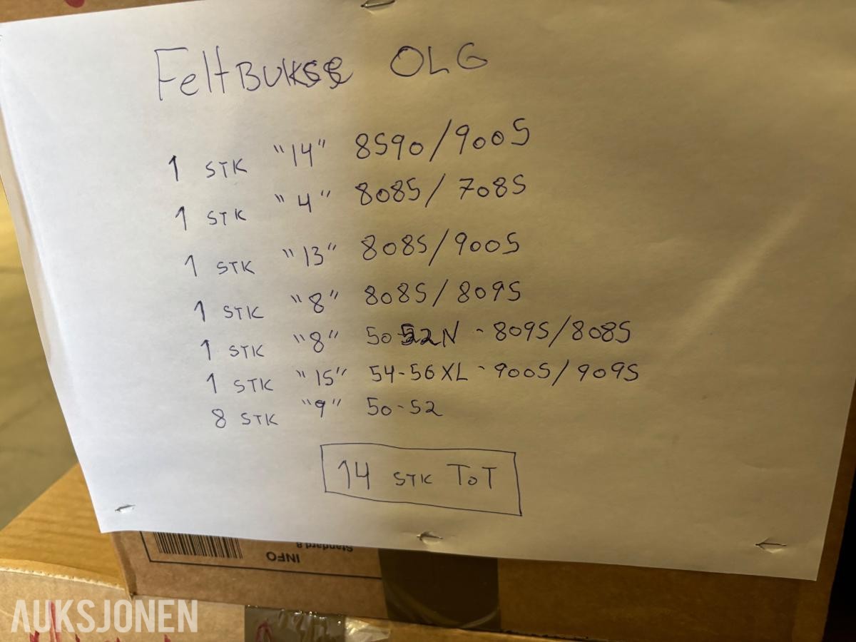 Parti med diverse feltutstyr og bekledning fra Forsvaret