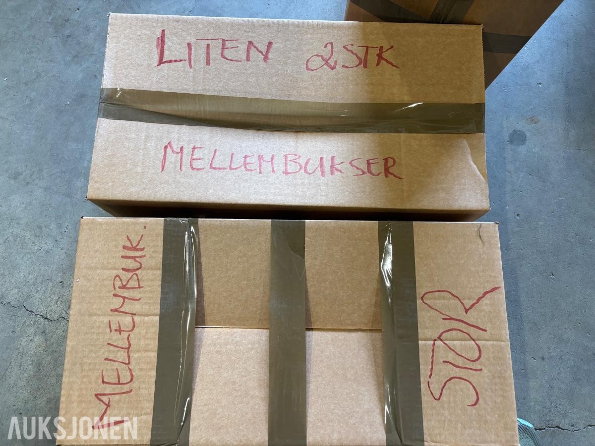 Parti med diverse feltutstyr og bekledning fra Forsvaret