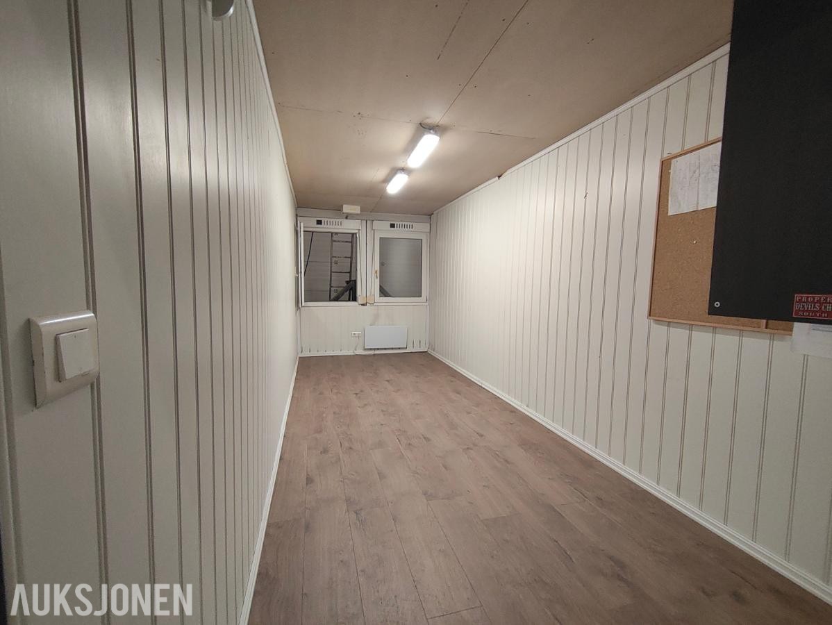 Mannskapsvogn/brakke med nytt gulv