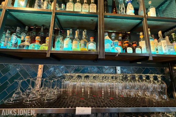Større parti med ølglass, vinglass og cocktailglass – Kirin Ichiban m.m.